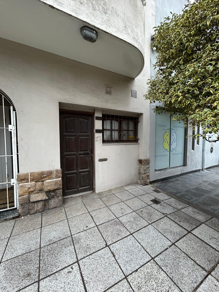 PH 4 AMBIENTES CON PATIO Y LOCAL. MACROCENTRO. APTO CREDITO