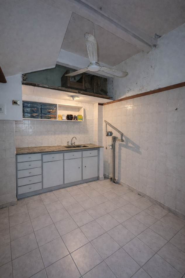 PH 4 AMBIENTES CON PATIO Y LOCAL. MACROCENTRO. APTO CREDITO