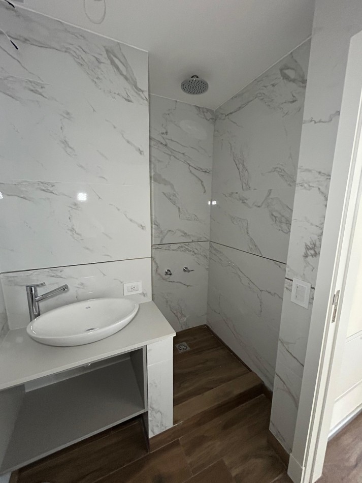 DEPARTAMENTO 2 AMBIENTES A ESTRENAR CON COCHERA. CHAUVIN