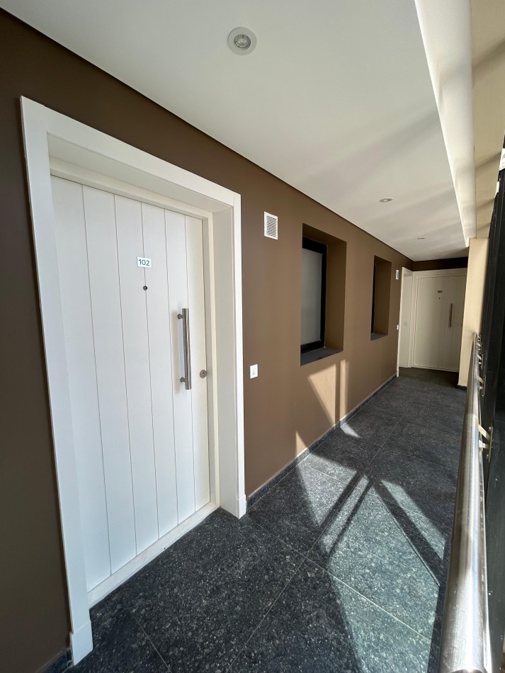 DEPARTAMENTO 2 AMBIENTES A ESTRENAR CON COCHERA. CHAUVIN