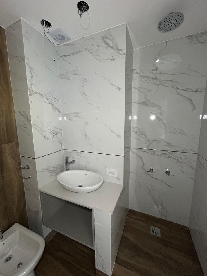 DEPARTAMENTO 2 AMBIENTES A ESTRENAR CON COCHERA. CHAUVIN