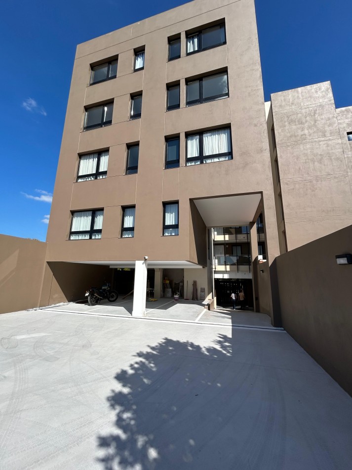 DEPARTAMENTO 2 AMBIENTES A ESTRENAR CON COCHERA. CHAUVIN