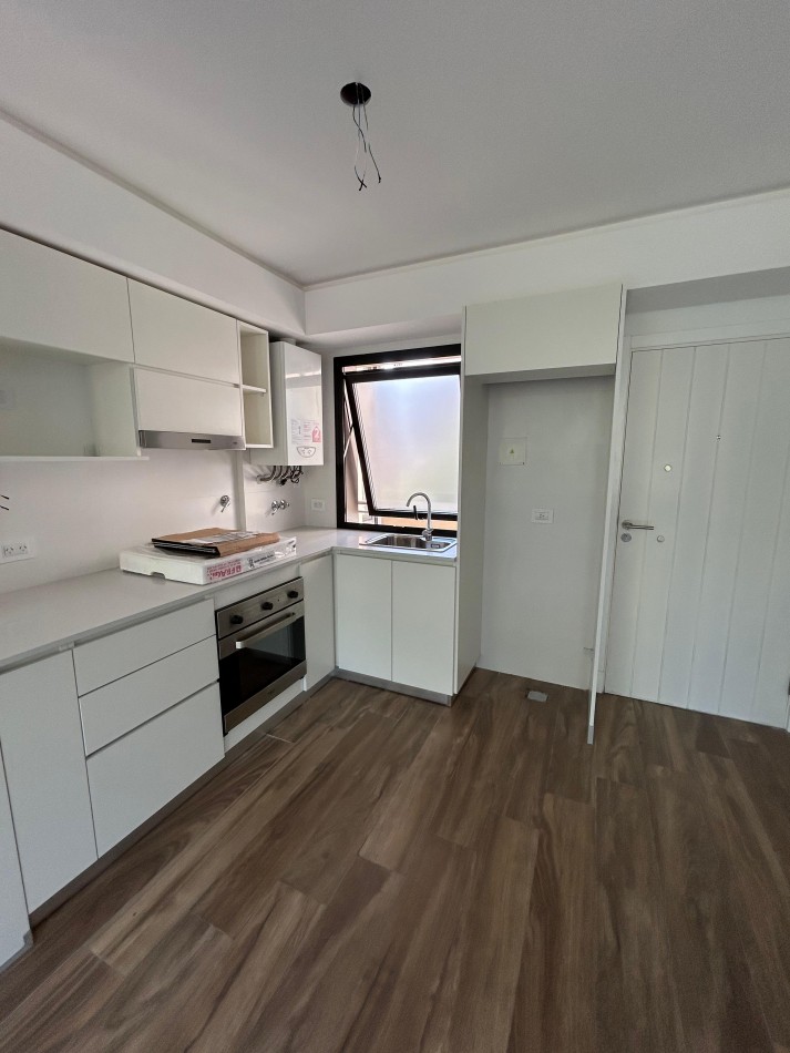 DEPARTAMENTO 2 AMBIENTES A ESTRENAR CON COCHERA. CHAUVIN