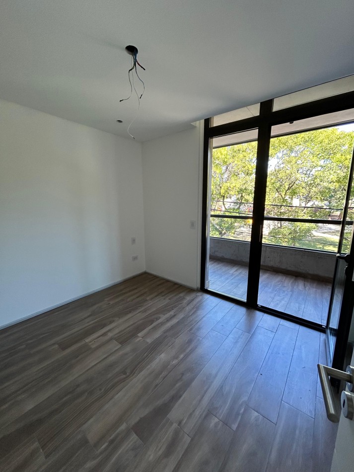 DEPARTAMENTO 2 AMBIENTES A ESTRENAR CON COCHERA. CHAUVIN