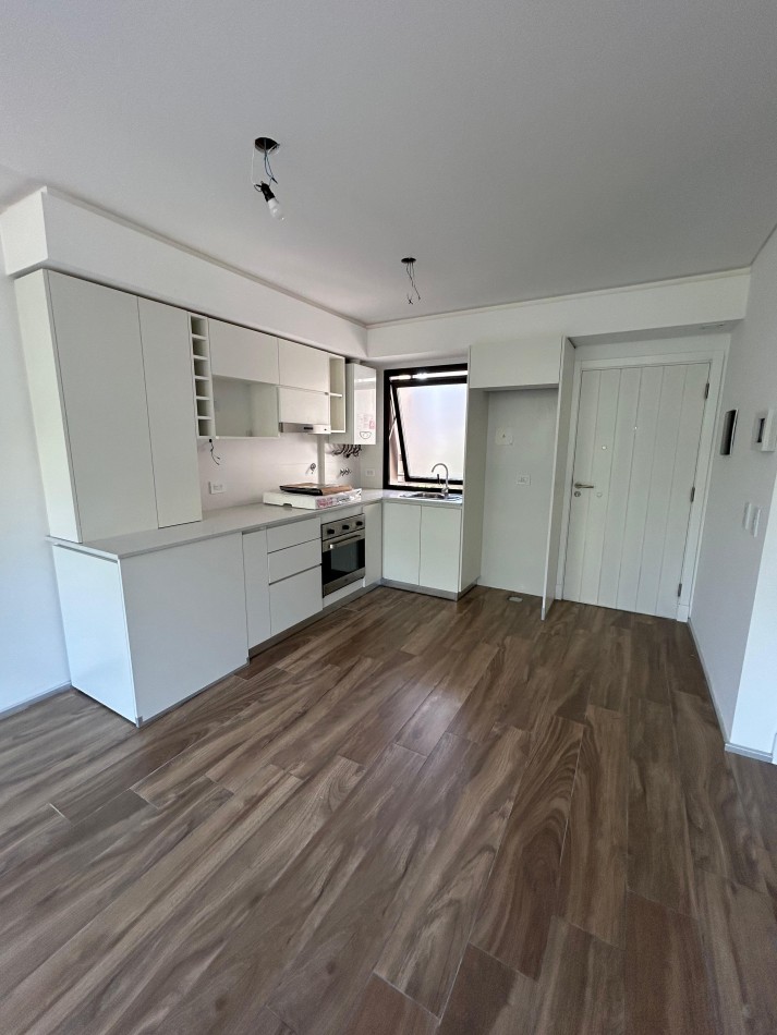 DEPARTAMENTO 2 AMBIENTES A ESTRENAR CON COCHERA. CHAUVIN