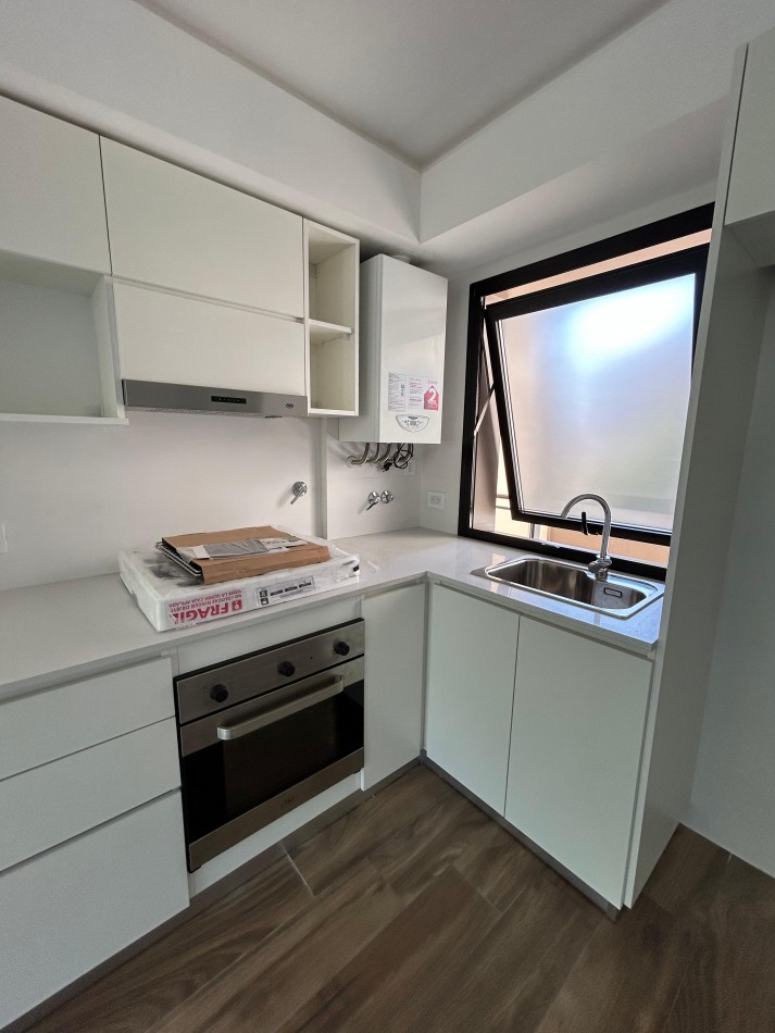 DEPARTAMENTO 2 AMBIENTES A ESTRENAR CON COCHERA. CHAUVIN