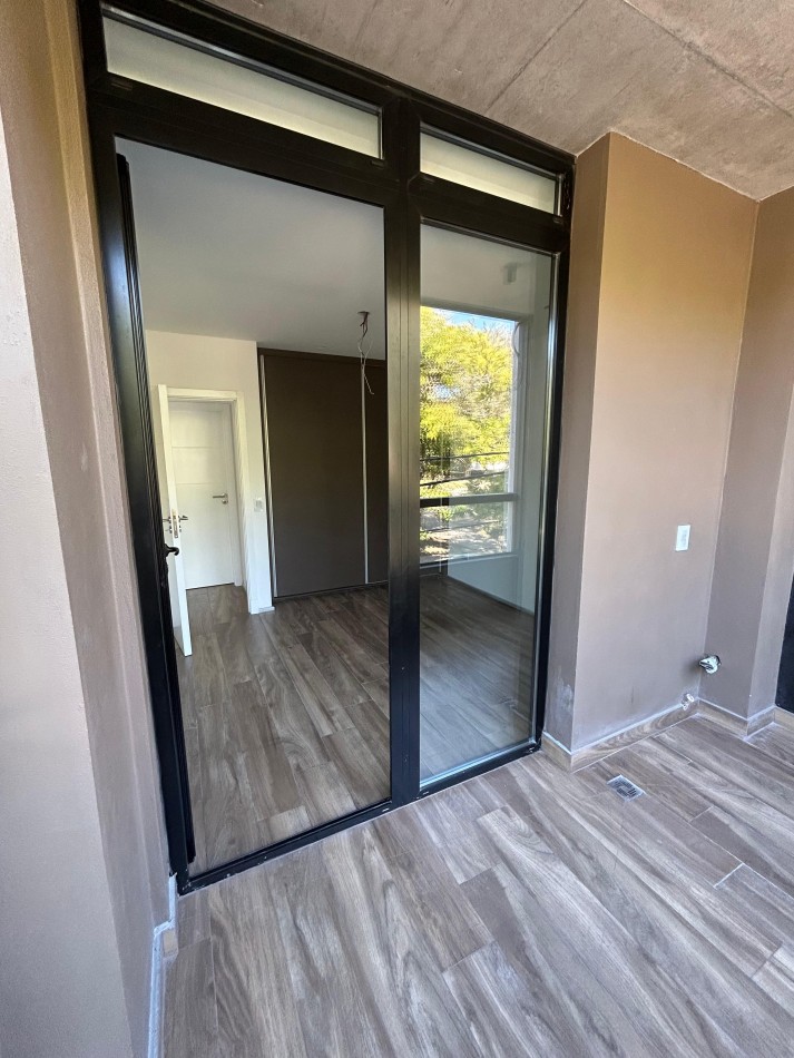 DEPARTAMENTO 2 AMBIENTES A ESTRENAR CON COCHERA. CHAUVIN