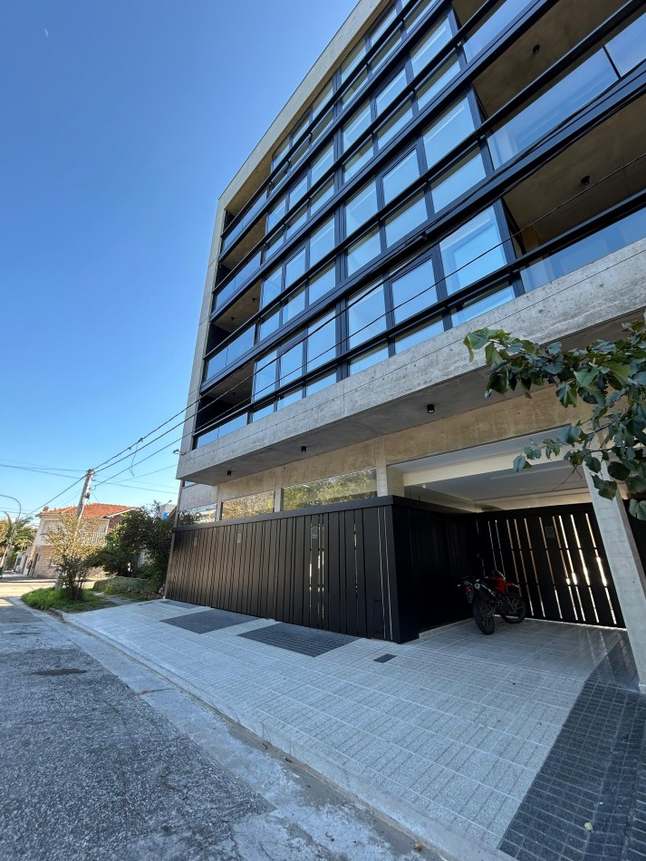 DEPARTAMENTO 2 AMBIENTES A ESTRENAR CON COCHERA. CHAUVIN