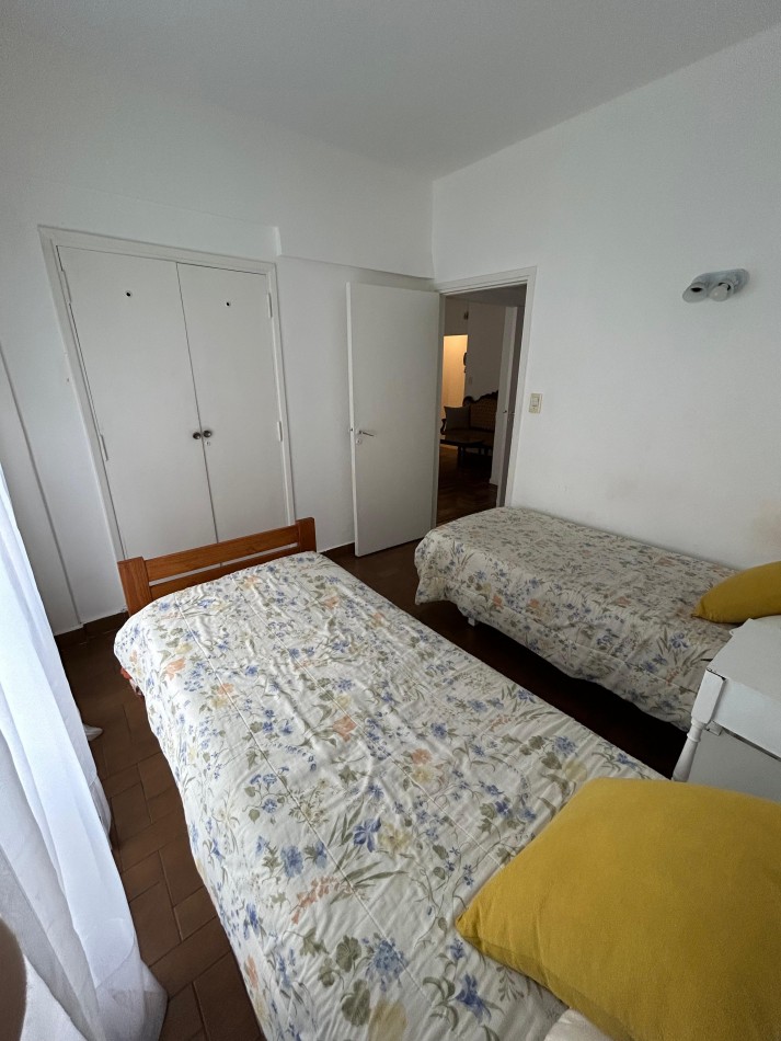 DEPARTAMENTO 3 AMBIENTES CON DEPENDENCIA. BALCON Y PATIO. CENTRO