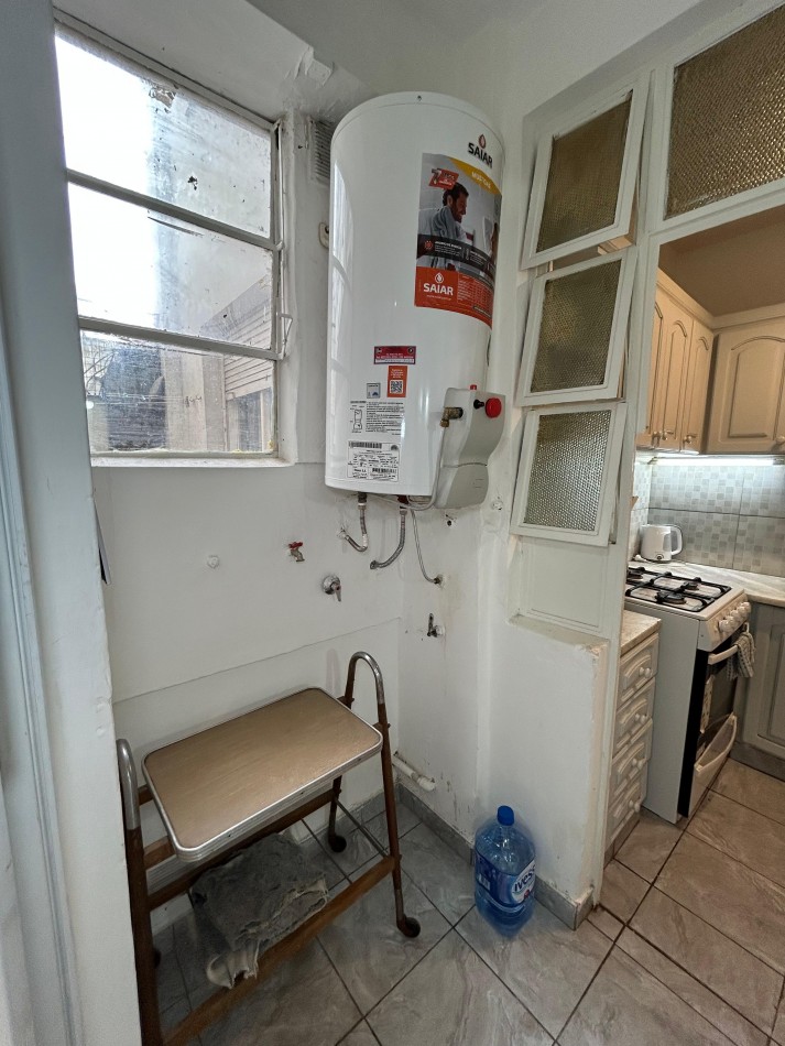 DEPARTAMENTO 3 AMBIENTES CON DEPENDENCIA. BALCON Y PATIO. CENTRO