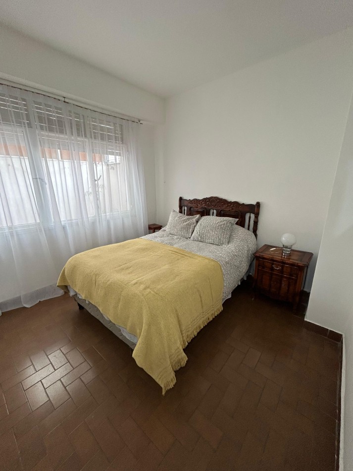 DEPARTAMENTO 3 AMBIENTES CON DEPENDENCIA. BALCON Y PATIO. CENTRO