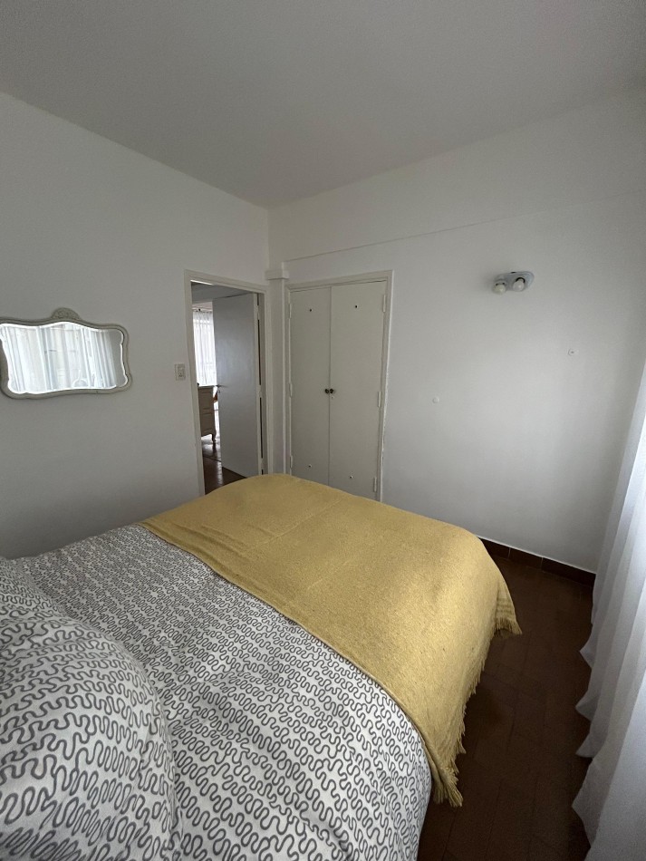 DEPARTAMENTO 3 AMBIENTES CON DEPENDENCIA. BALCON Y PATIO. CENTRO