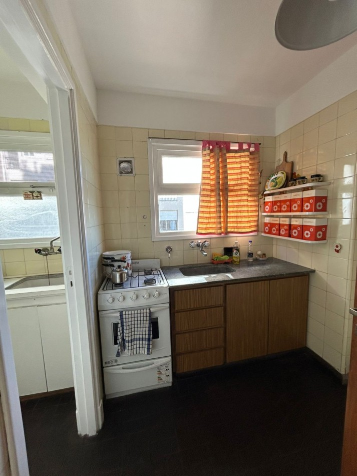 Departamento dos ambientes a la calle equipado. La Perla