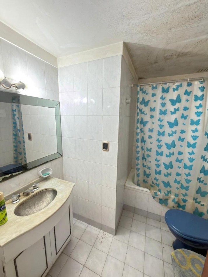 CASA 4 AMBIENTES CON COCHERA .PARQUE LURO