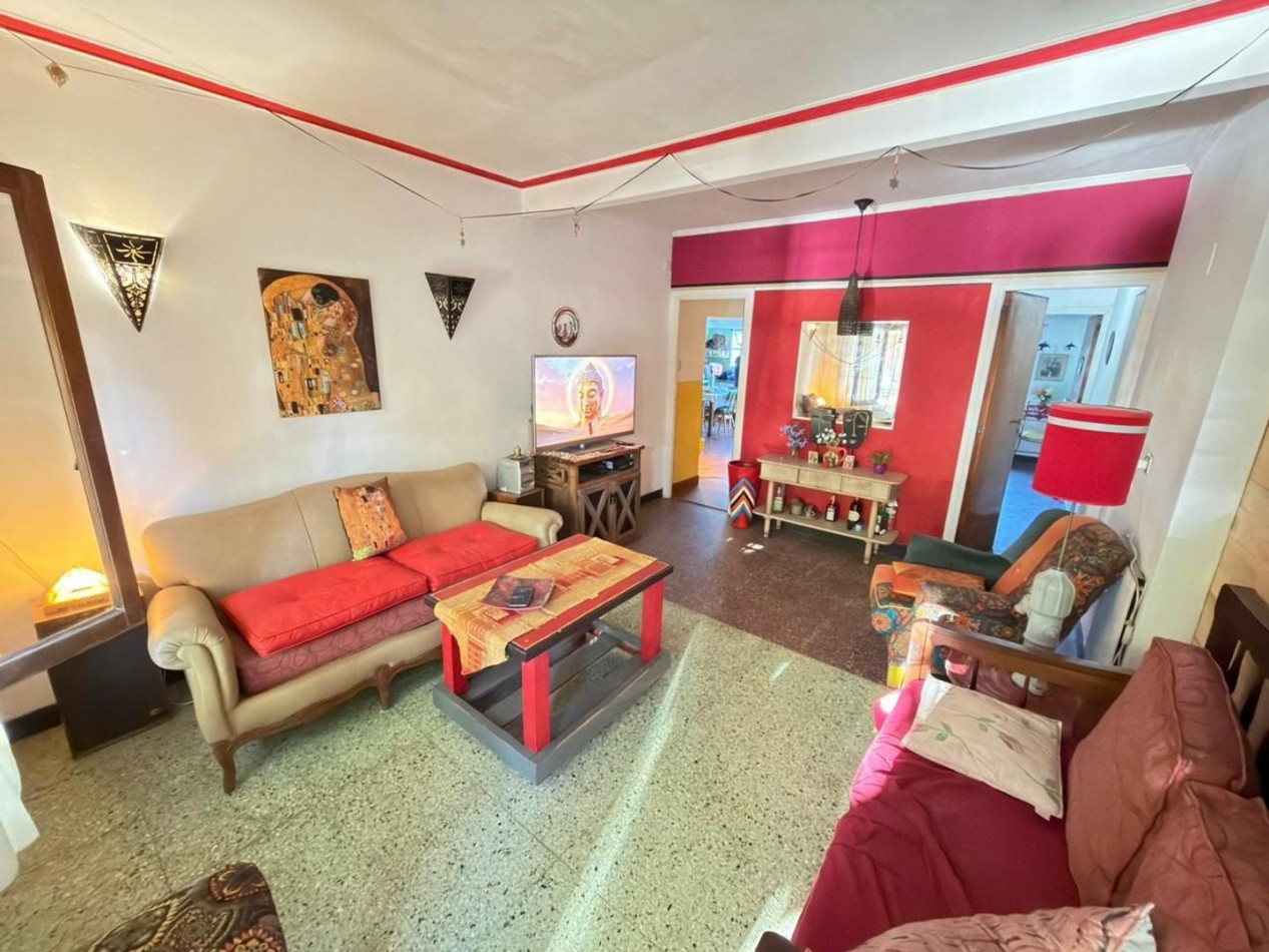 CASA 4 AMBIENTES CON COCHERA .PARQUE LURO