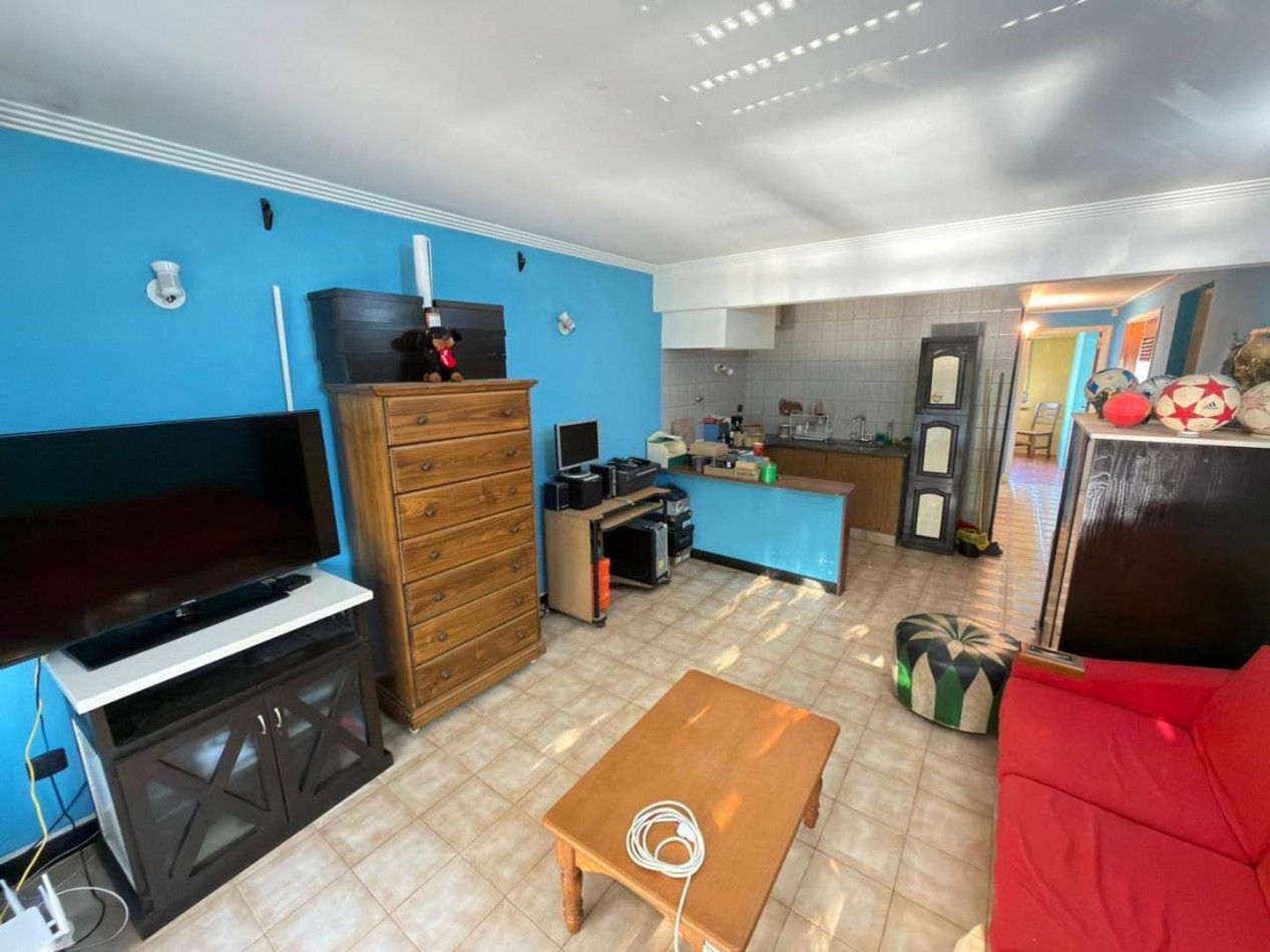 CASA 4 AMBIENTES CON COCHERA .PARQUE LURO