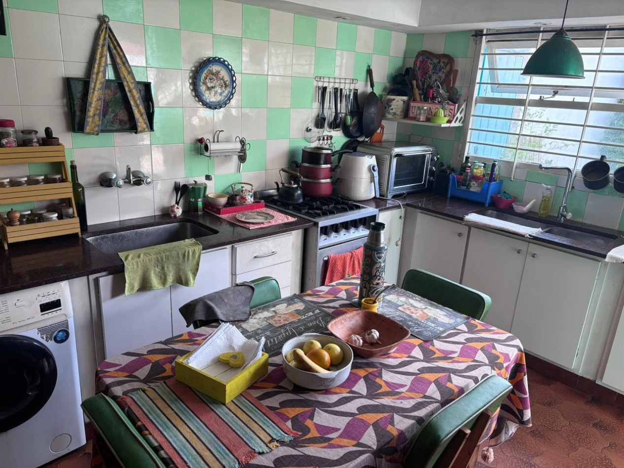 CASA 4 AMBIENTES CON COCHERA .PARQUE LURO