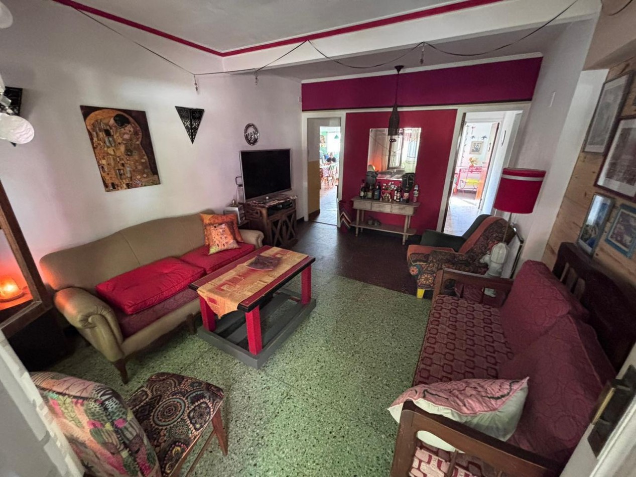CASA 4 AMBIENTES CON COCHERA .PARQUE LURO