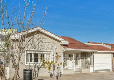 CASA 3 AMBIENTES TOTALMENTE RECICLADA. BARRIO 9 DE JULIO