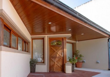 CASA 4 AMBIENTES CON  PILETA CLIMATIZADA.LOS PINARES