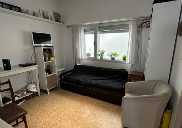 DEPARTAMENTO DOS AMBIENTES CONTRAFRENTE CON ESPACIO DE COCHERA.VARESE