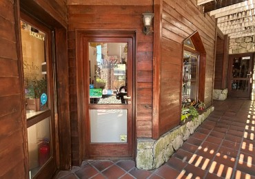 Venta de local comercial en Sierra de los Padres.